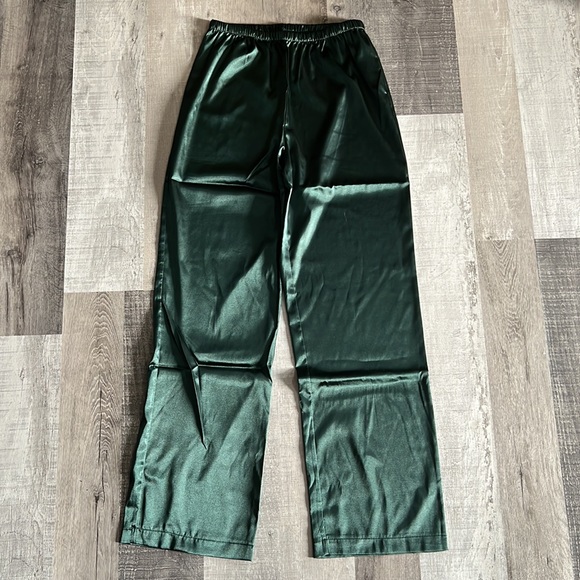 NWOT PAJAMA SET SATIN SPAGHETTI STRAP TOP WITH LONG PANTS NEVER WORN - Picture 11 of 14